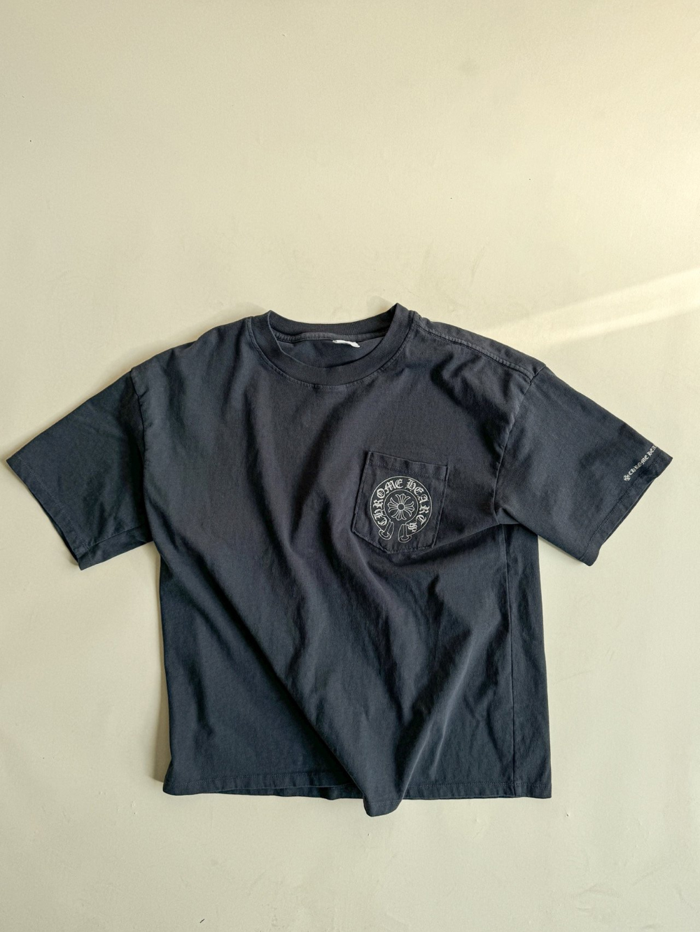 반팔 티셔츠 차콜 색상 이미지-S1L74